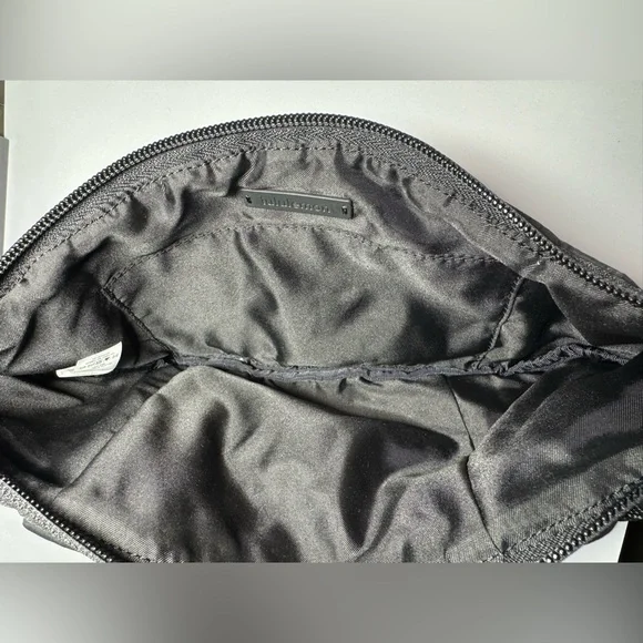 NWOT Lululemon Athletica Black Belt Bag – Sleek Modern Design - Picture 3 of 5